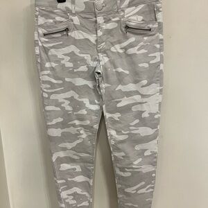 Democracy Gray Camouflage Jeggings